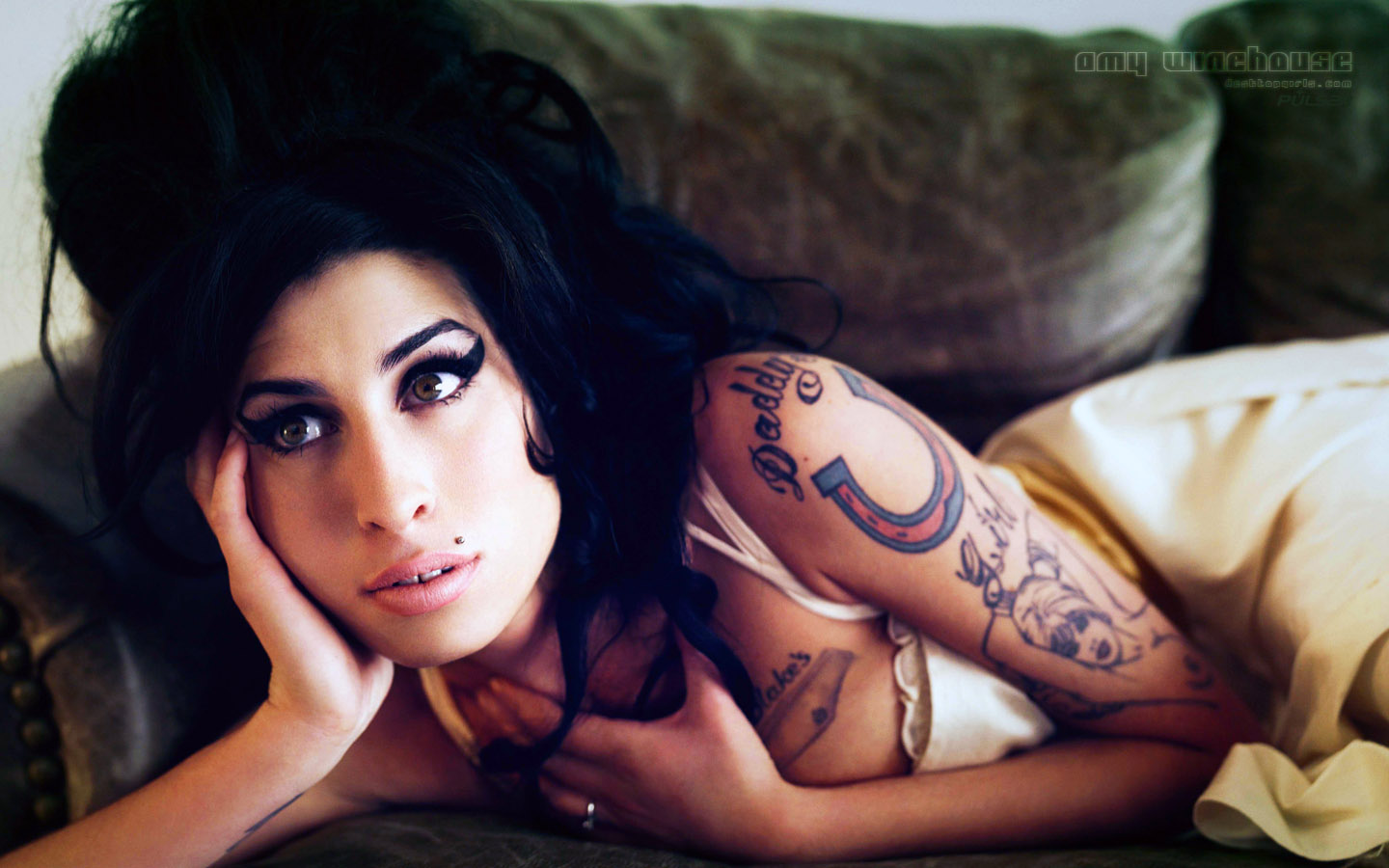 Amy Winehouse - Wallpaper Hot
